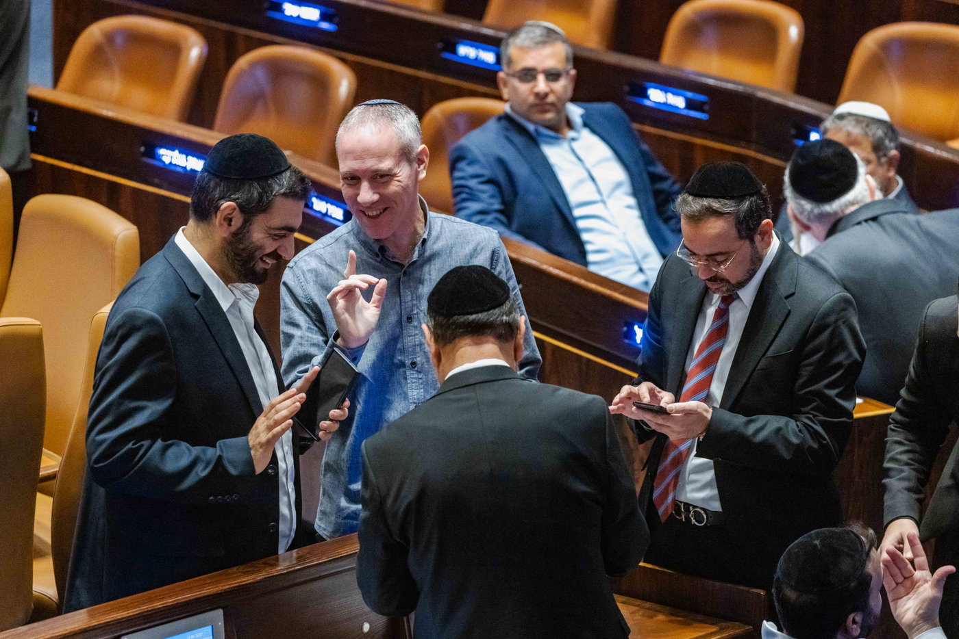 טרופר והח"כים החרדים במליאת הכנסת