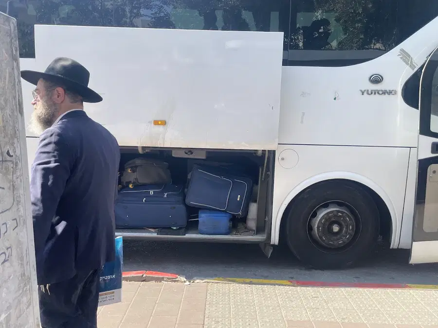 אוטובוס קבלני של חברת קווים | אילוסטרציה