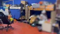 "ידיים על הראש!": פשיטה משטרתית לילית סוערת במתחם המגורים הסודי | צפו