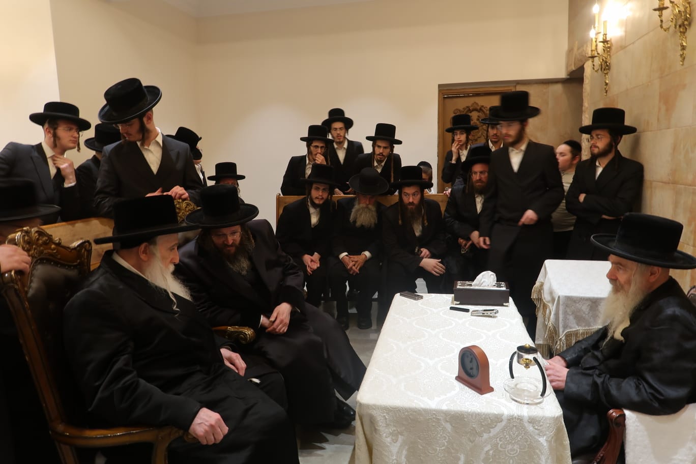 ניחום אבלים אצל האדמו"ר מהארנסטייפל