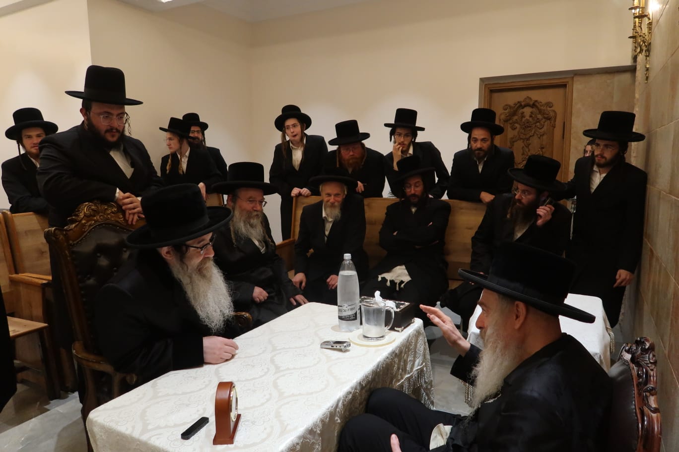 ניחום אבלים אצל האדמו"ר מהארנסטייפל