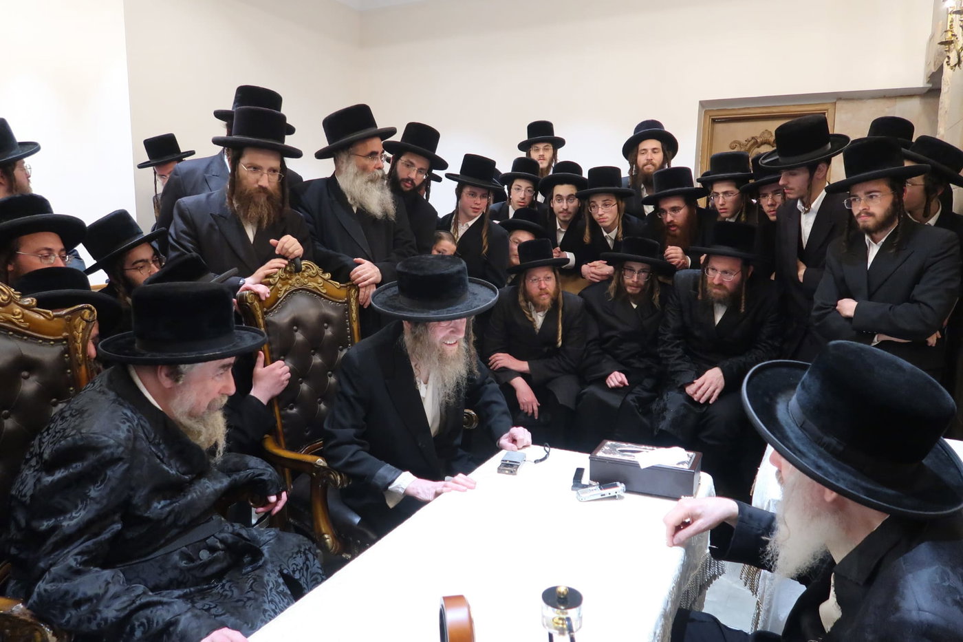 ניחום אבלים אצל האדמו"ר מהארנסטייפל