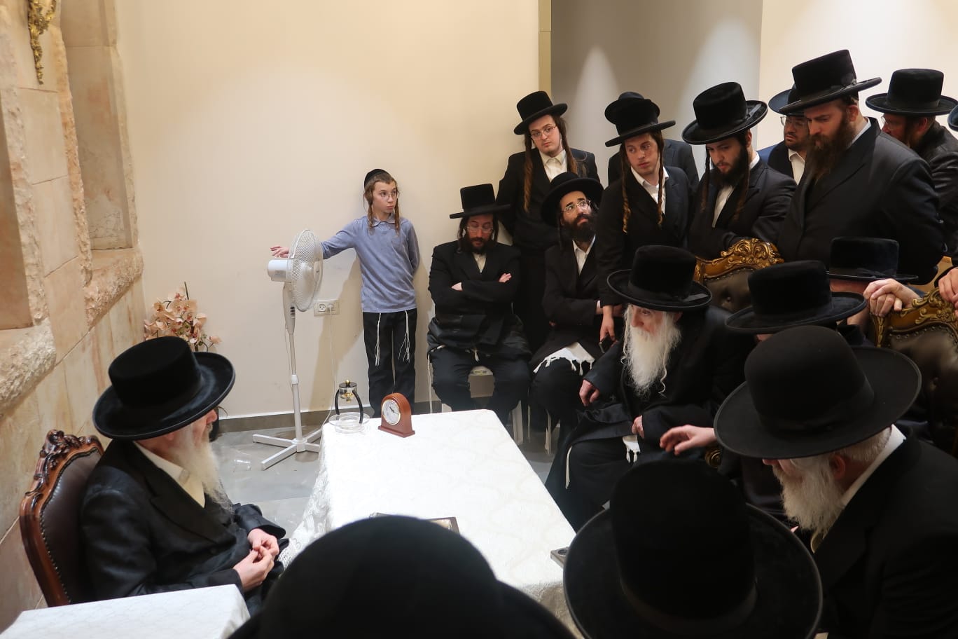ניחום אבלים אצל האדמו"ר מהארנסטייפל
