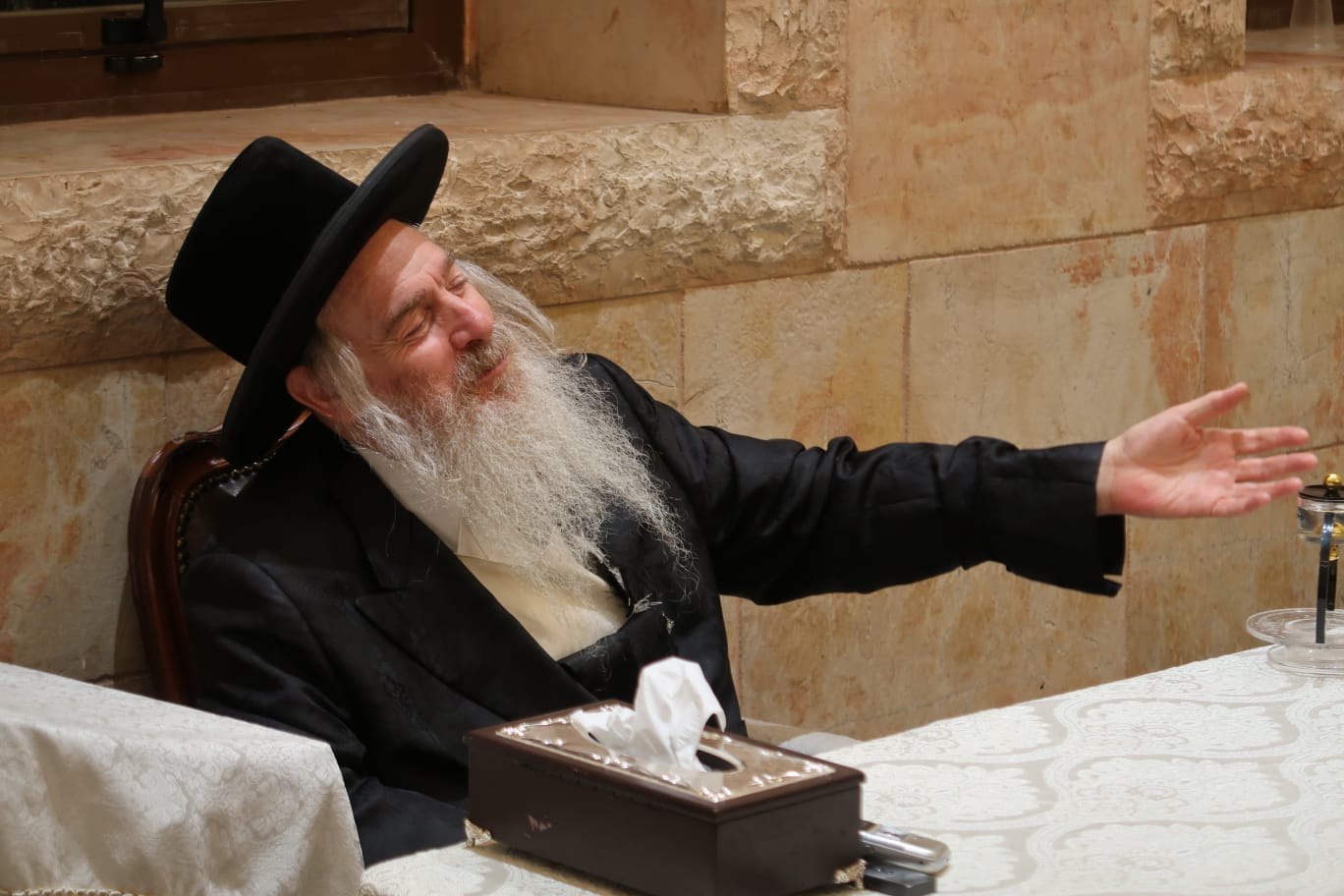 ניחום אבלים אצל האדמו"ר מהארנסטייפל