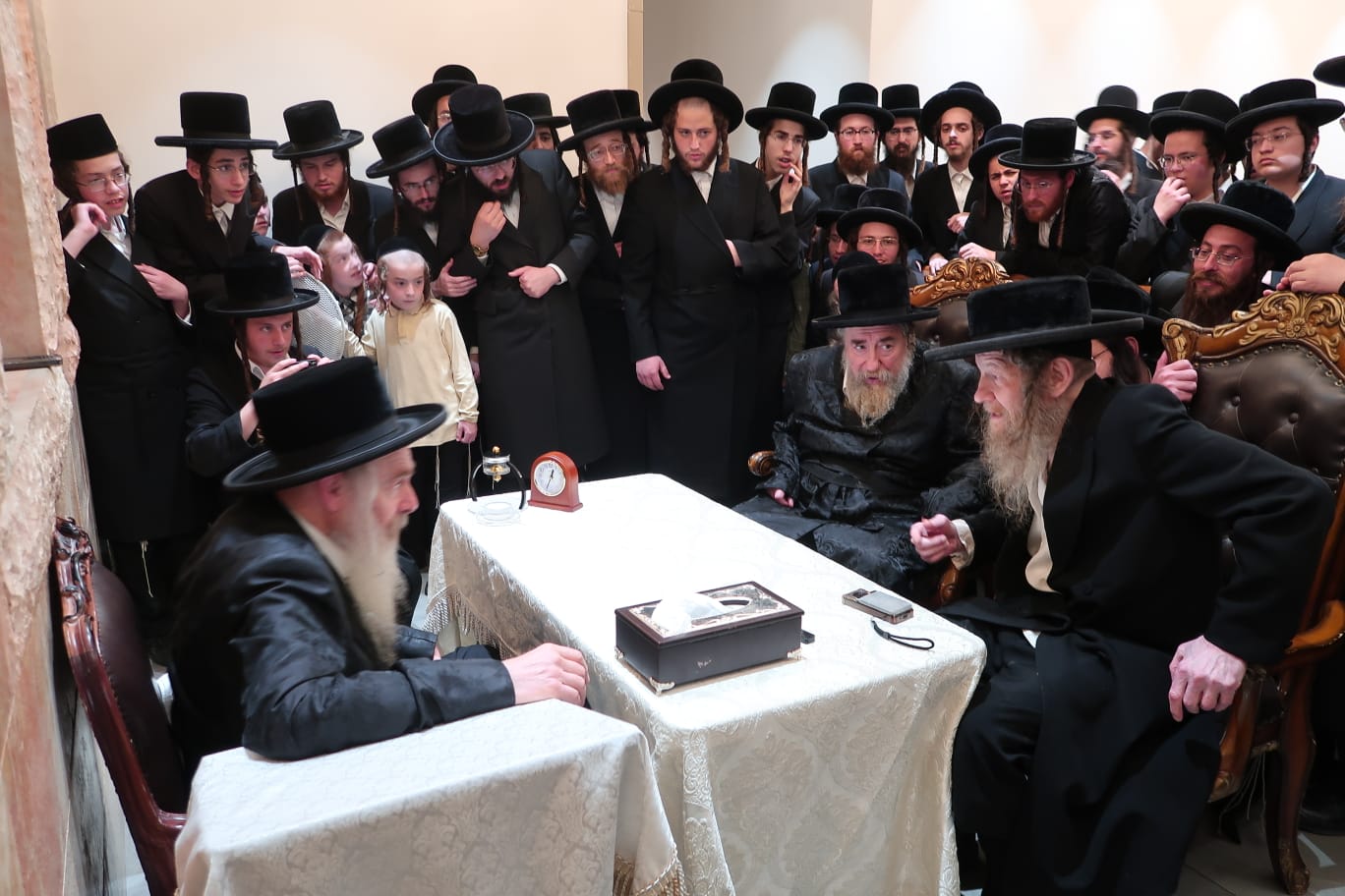 ניחום אבלים אצל האדמו"ר מהארנסטייפל
