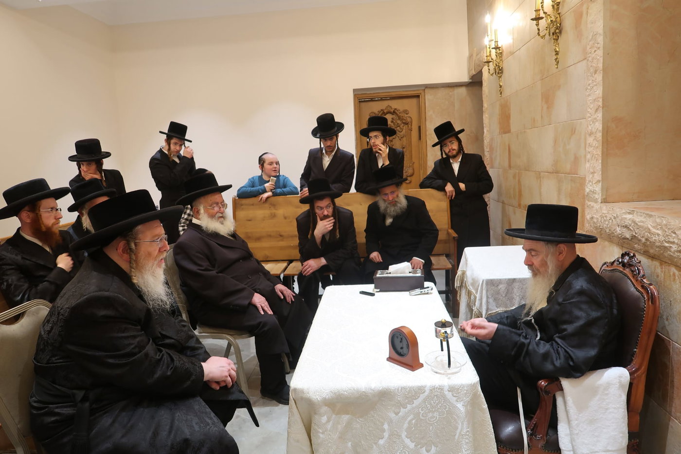 ניחום אבלים אצל האדמו"ר מהארנסטייפל