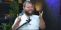 הוא נולד בלי רגליים ובלי אצבעות, ננטש וגילה בגיל 7 שהוא מאומץ - היום הוא רוצה להיות חבר כנסת