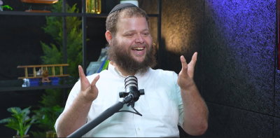 הוא נולד בלי רגליים ובלי אצבעות, ננטש וגילה בגיל 7 שהוא מאומץ - היום הוא רוצה להיות חבר כנסת