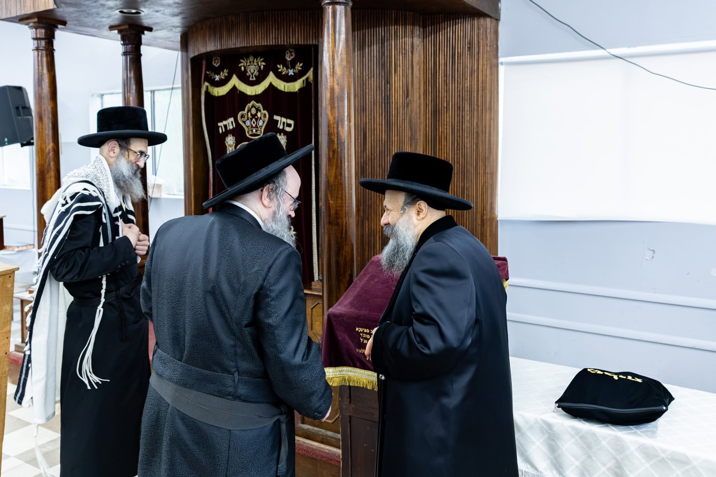 האדמו"ר מבאבוב 45 בביקור בקאנטרי