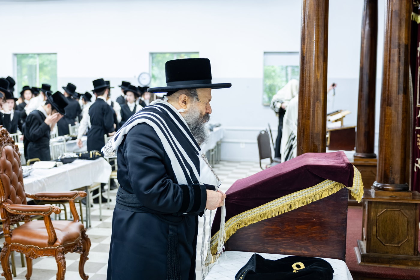 האדמו"ר מבאבוב 45 בביקור בקאנטרי