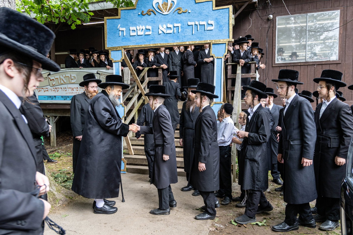האדמו"ר מבאבוב 45 בביקור בקאנטרי