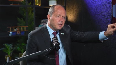 "זה שקר! הכל שקר וכזב!״: השר ניר ברקת עולה למתקפה קשה נגד חדשות 12