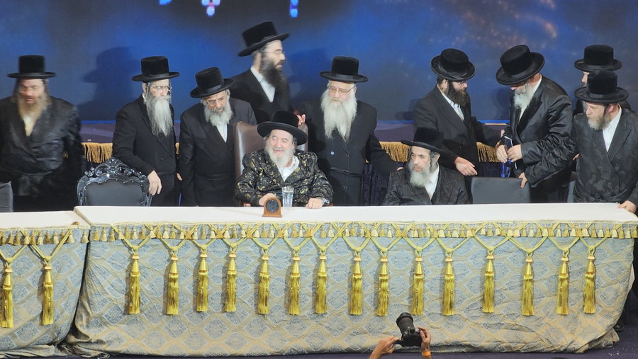 תיעוד ראשוני; האדמו"רים מגור וויז'ניץ בכינוס הענק הערב