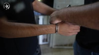 התחזו לנציגים של חברת תקשורת וגנבו אלפי שקלים מקשישה בת 92 | תיעוד המעצר