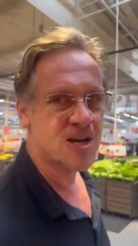 כמה שנאה בעיניים: "חבל שהיטלר לא סיים את העבודה, אני אתקע לך כדור בראש"