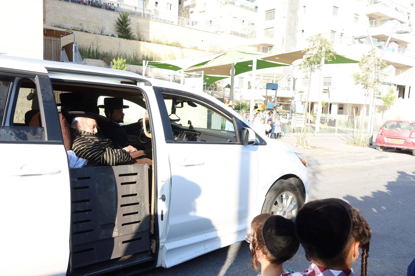 האדמו"ר מתולדות אברהם יצחק בביקור בבית שמש