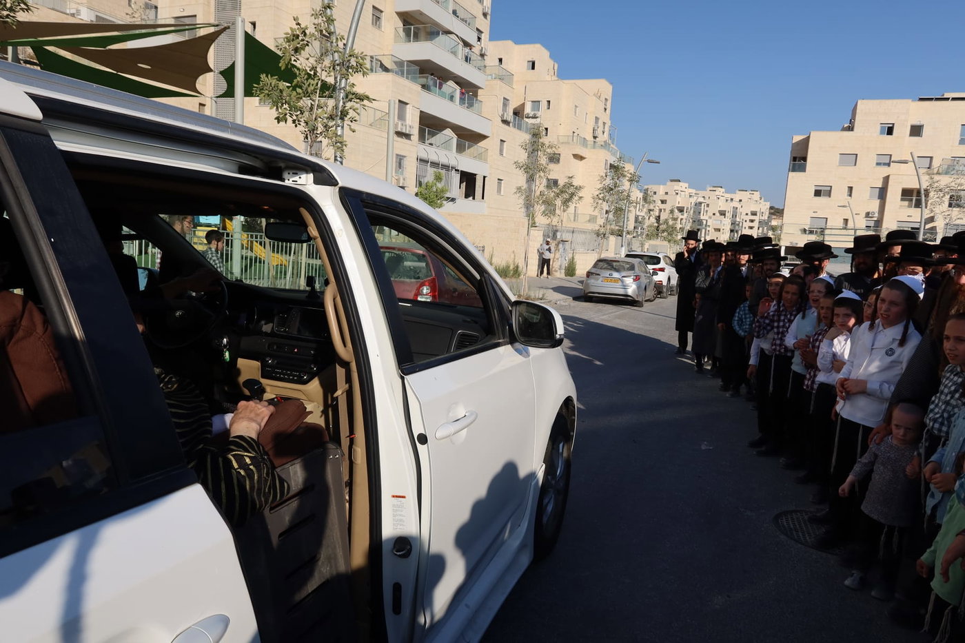 האדמו"ר מתולדות אברהם יצחק בביקור בבית שמש