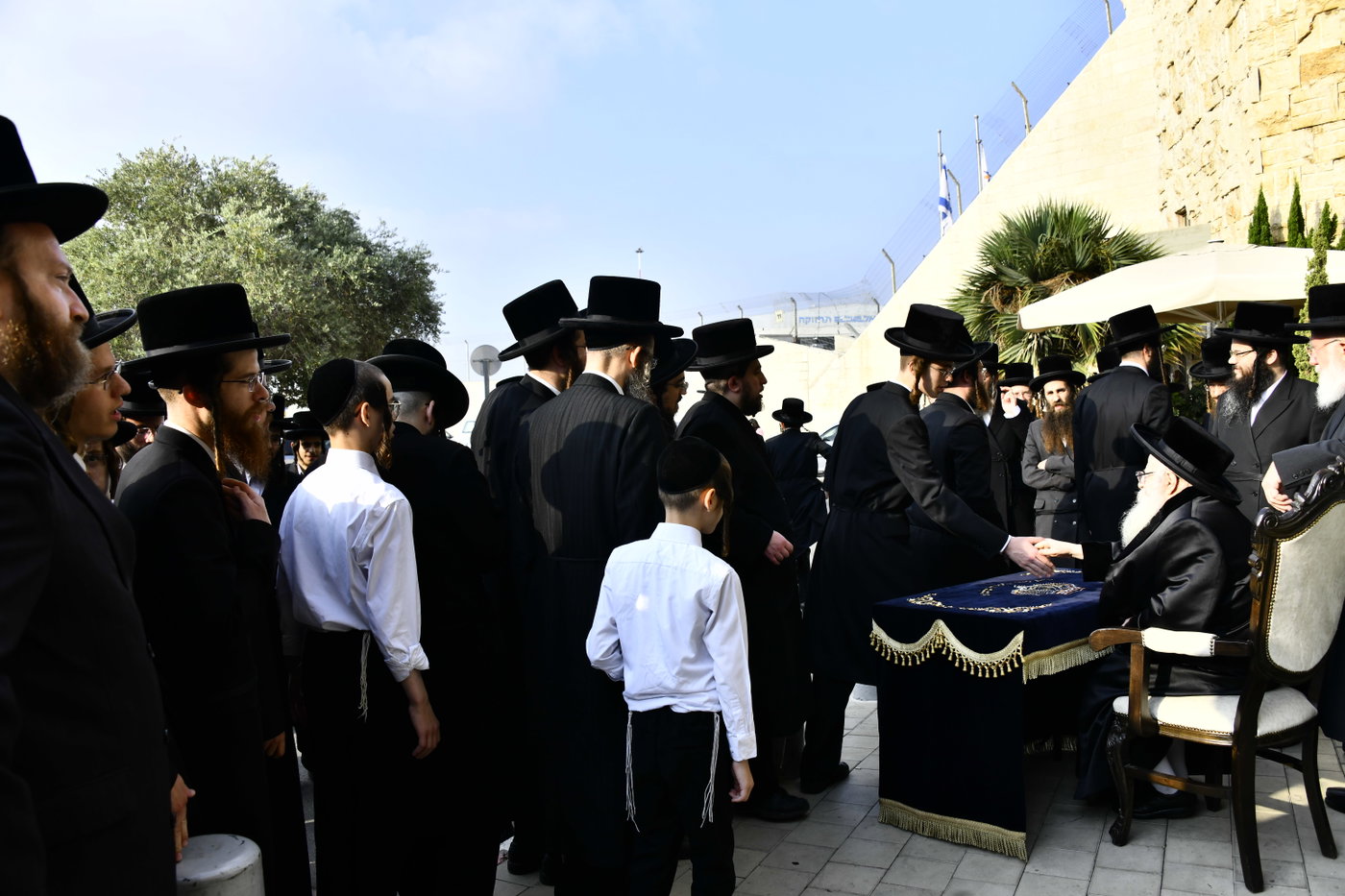 האדמו"ר מצאנז קלויזנבורג בביקור בארץ