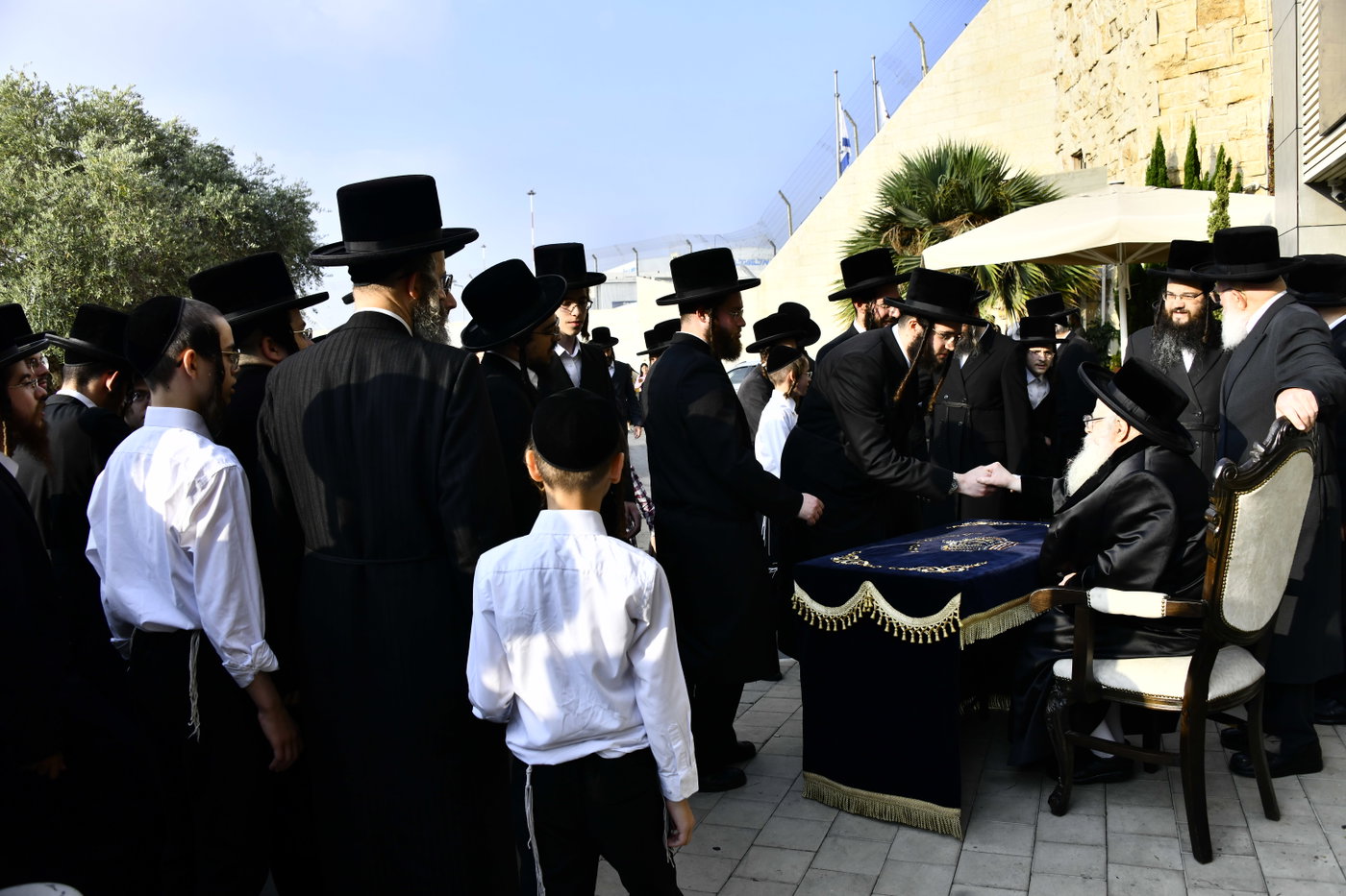האדמו"ר מצאנז קלויזנבורג בביקור בארץ