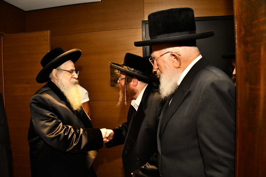 רוחות של התעלות | האדמו"ר מצאנז קלויזנבורג נחת בישראל לביקור הוד • צפו


