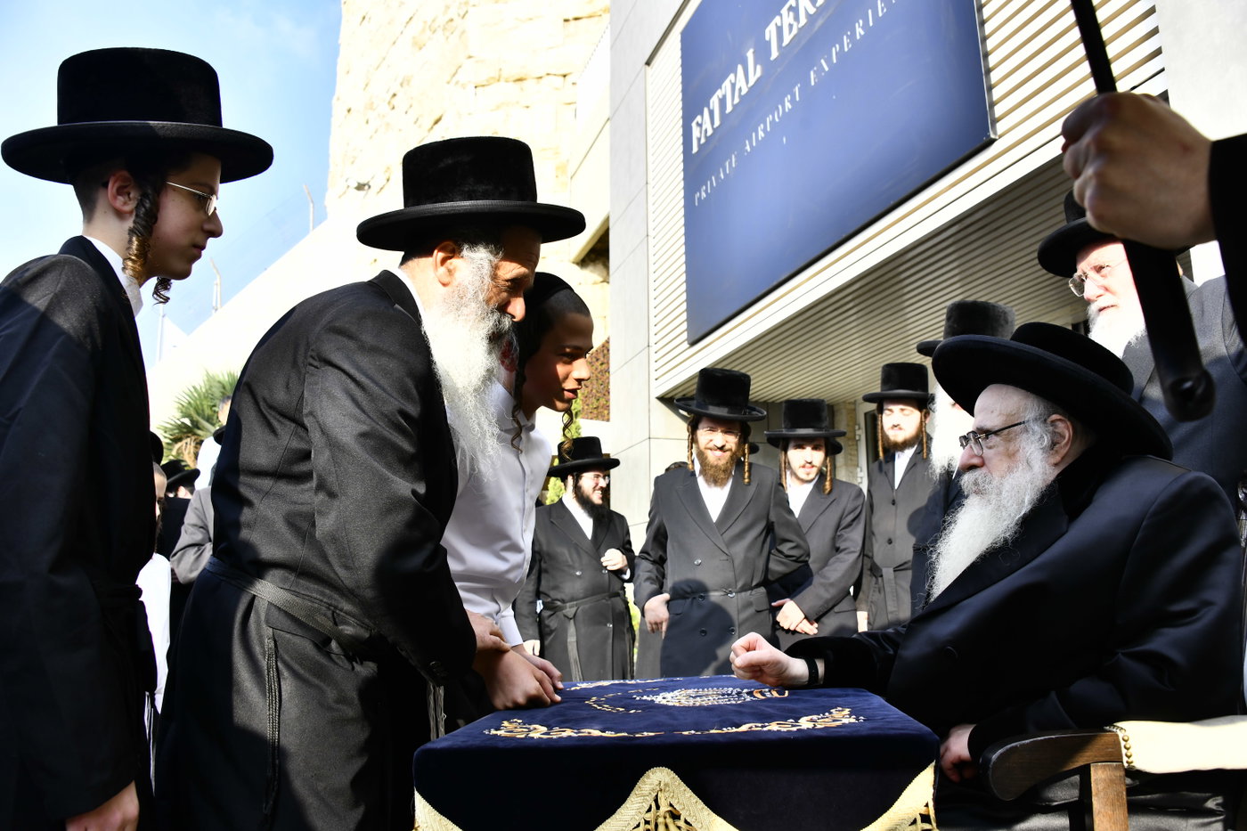 האדמו"ר מצאנז קלויזנבורג בביקור בארץ