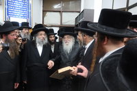 האדמו"ר מדארג בסעודת ר"ח בעמנואל 