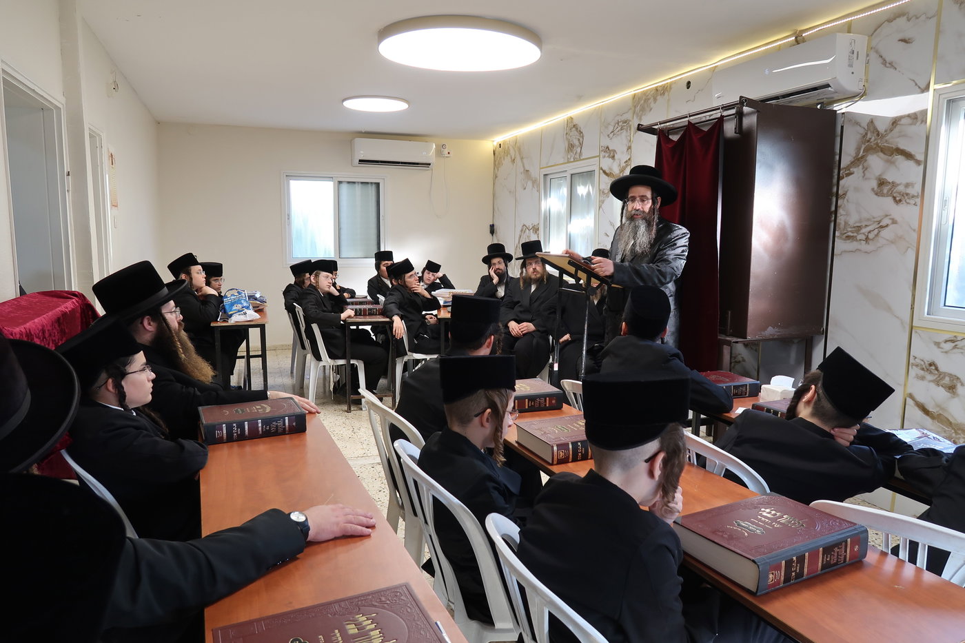 ישיבת צאנז בטבריה