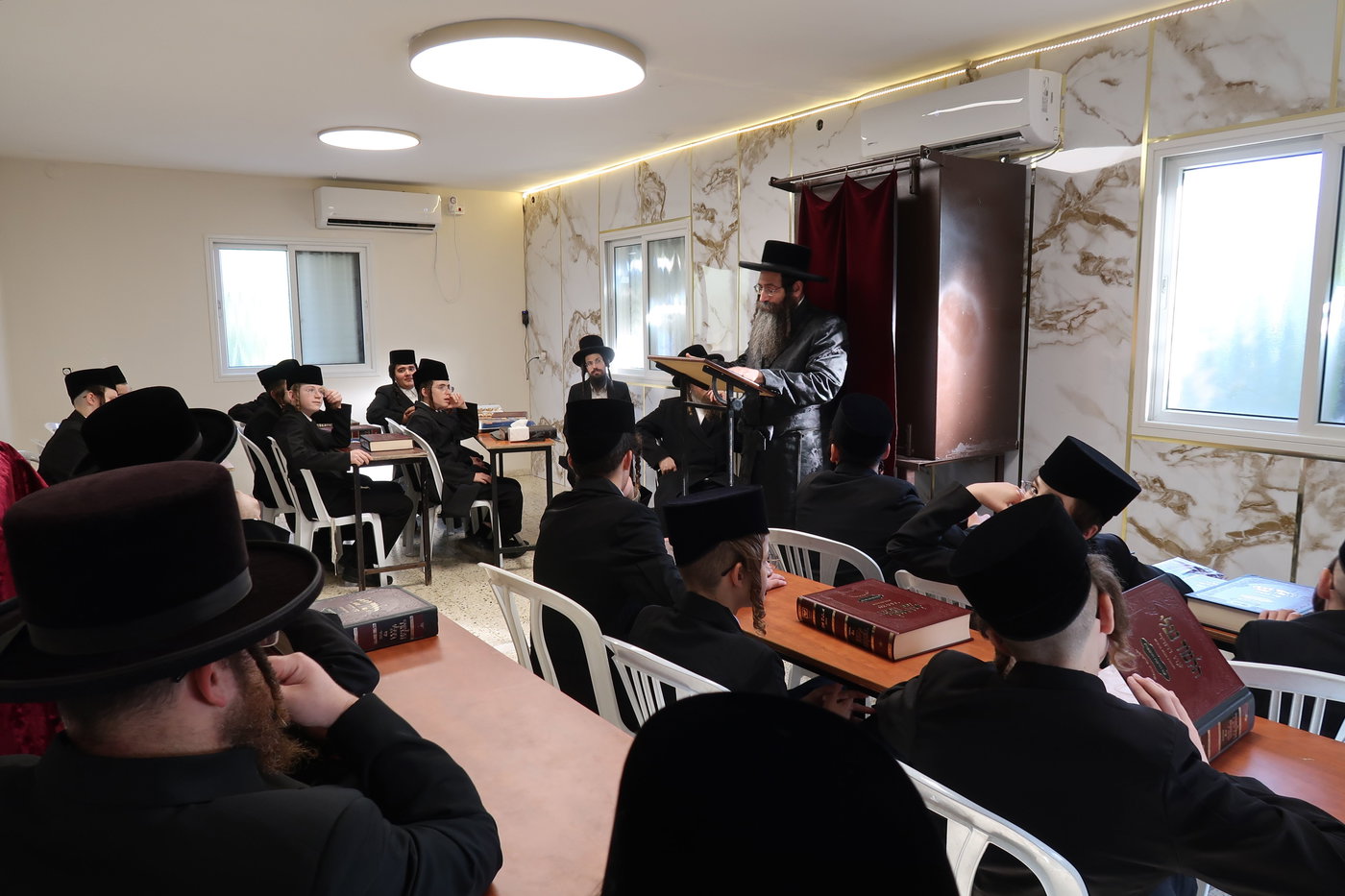 ישיבת צאנז בטבריה