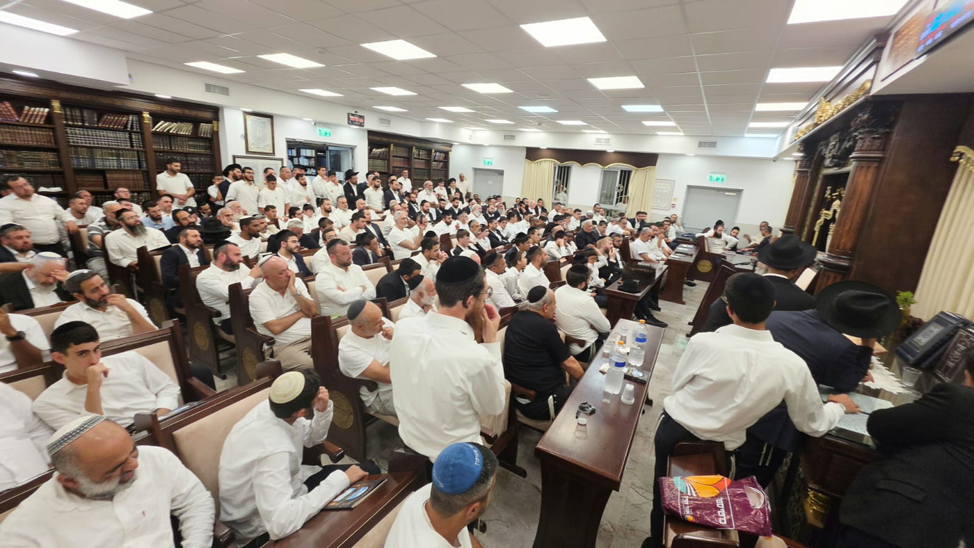 הרה"צ רבי אלימלך בידרמן בסליחות באשקלון