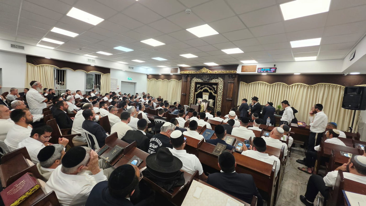 הרה"צ רבי אלימלך בידרמן בסליחות באשקלון