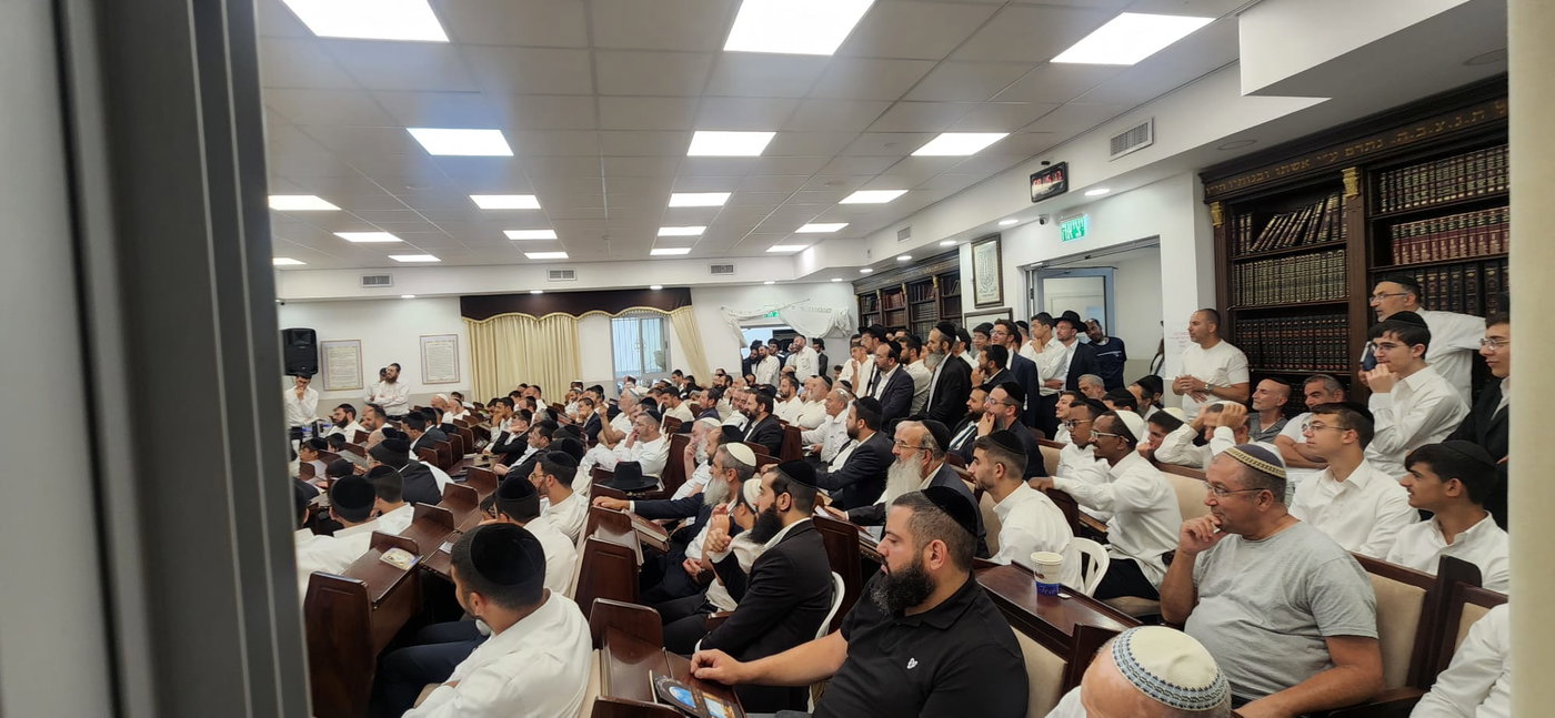 הרה"צ רבי אלימלך בידרמן בסליחות באשקלון