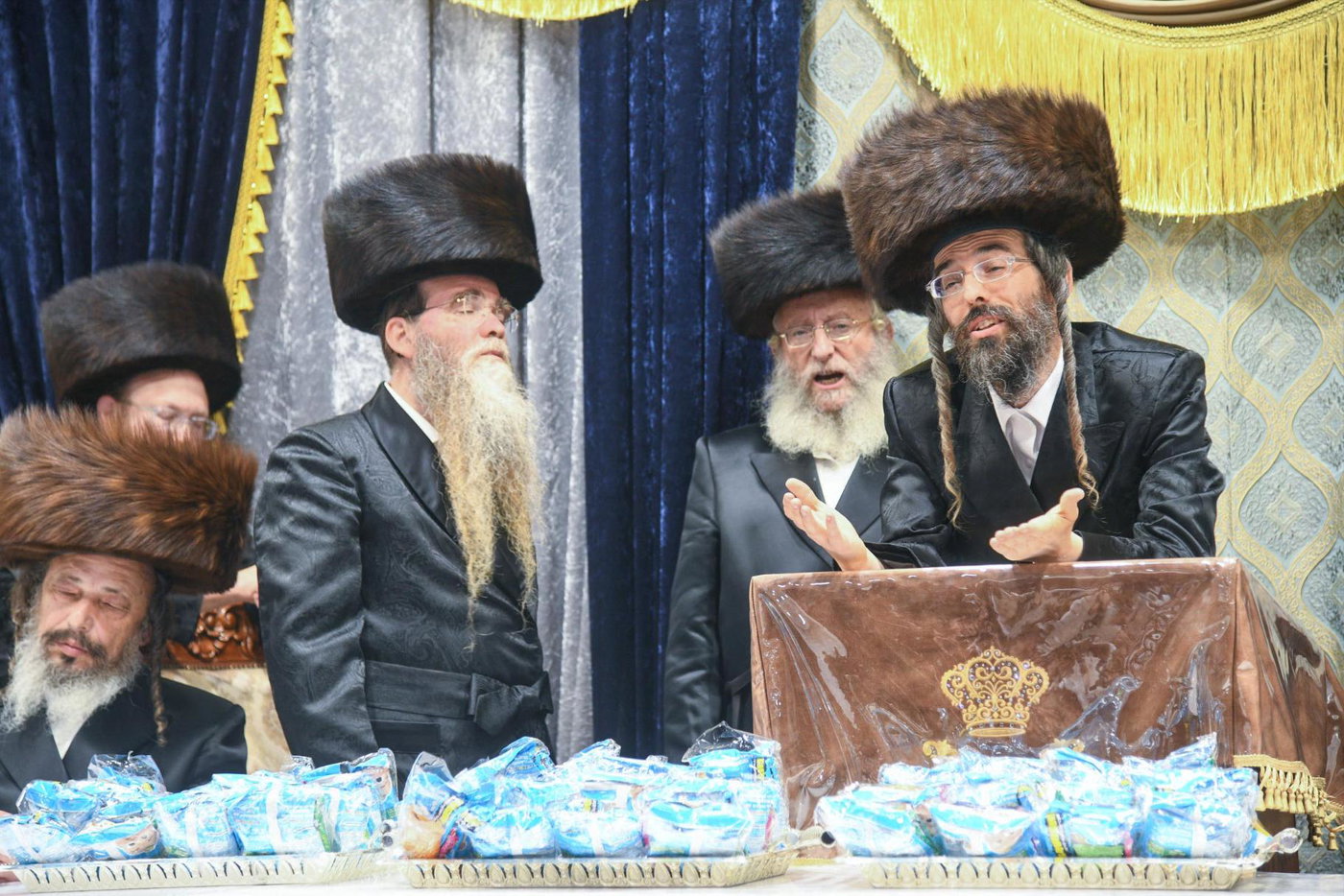 מעמד הקרישמע ליינען בזוועהיל