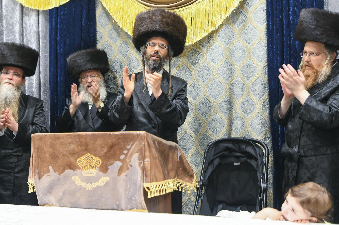 מעמד הקרישמע ליינען בזוועהיל