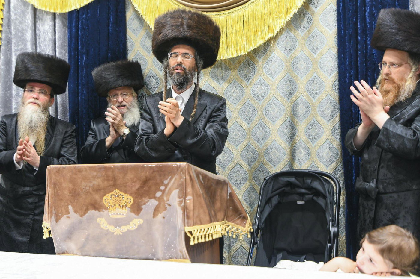 מעמד הקרישמע ליינען בזוועהיל