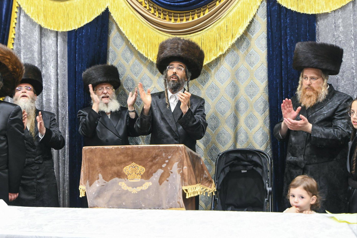 מעמד הקרישמע ליינען בזוועהיל