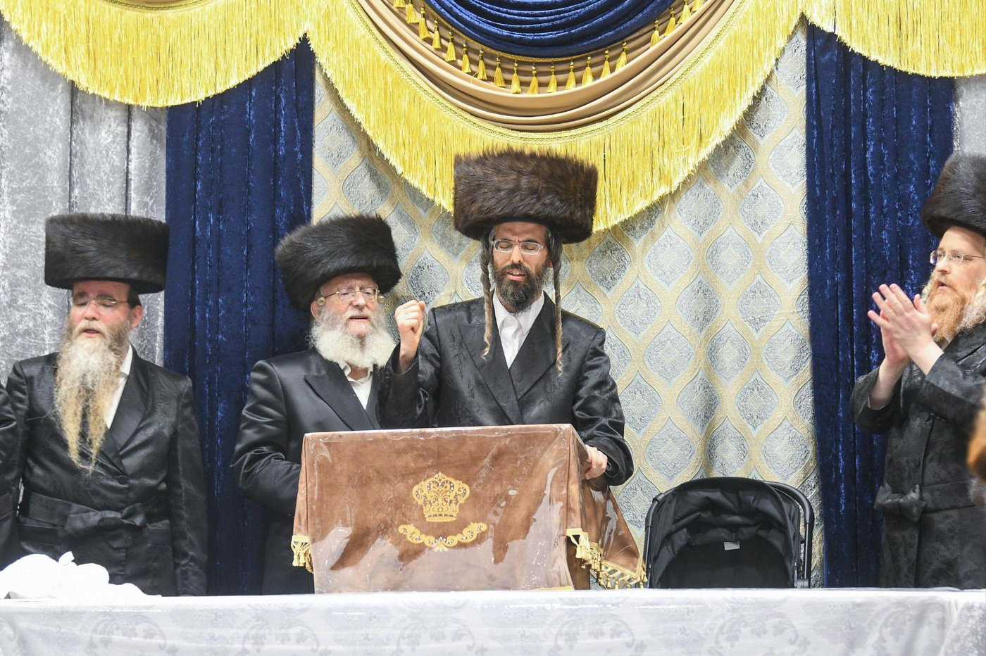 מעמד הקרישמע ליינען בזוועהיל