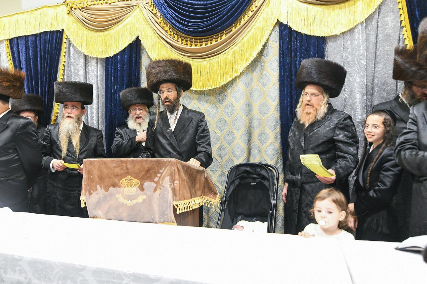 מעמד הקרישמע ליינען בזוועהיל