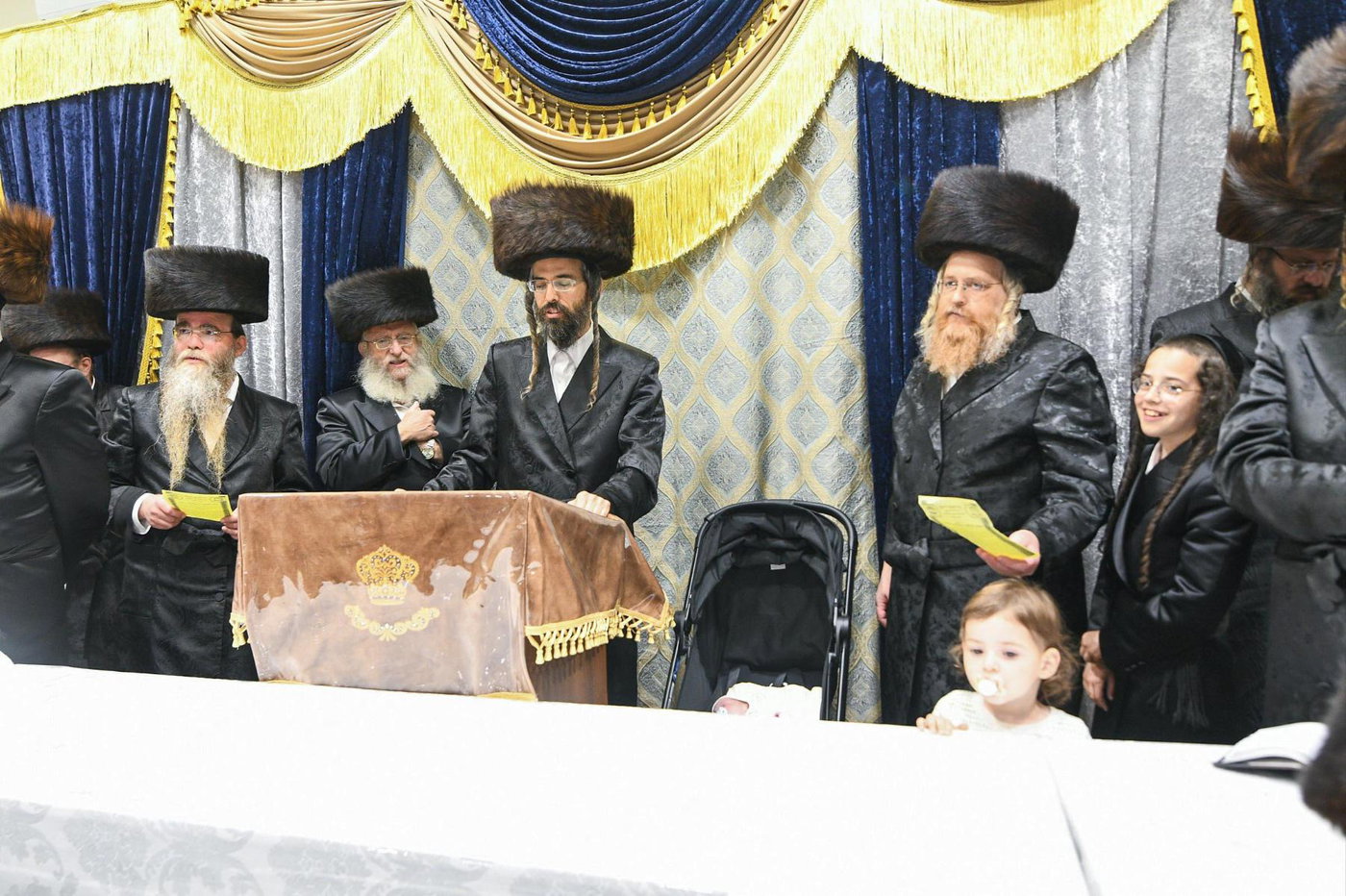מעמד הקרישמע ליינען בזוועהיל