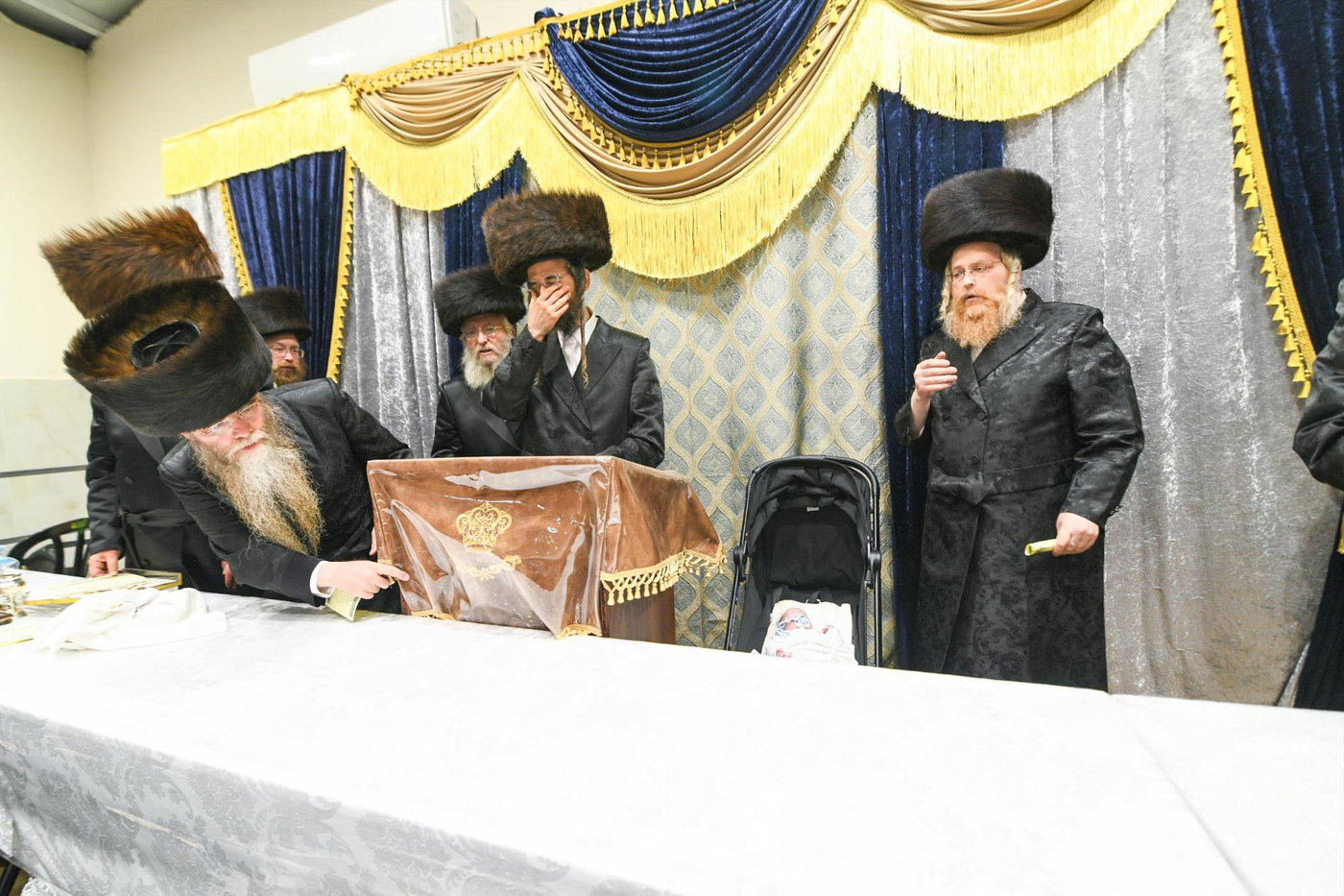 מעמד הקרישמע ליינען בזוועהיל