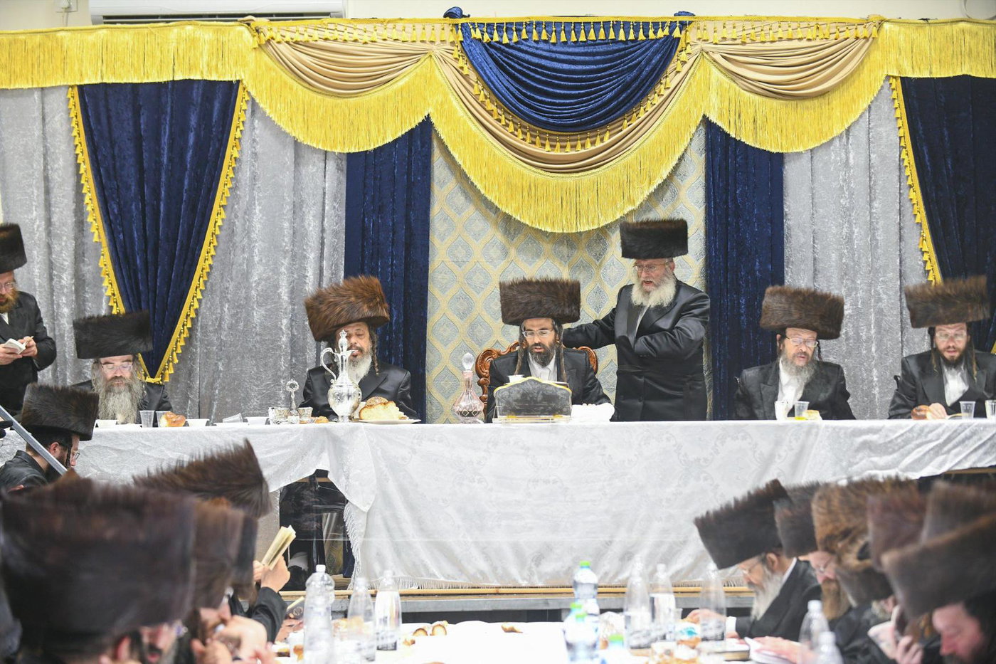 מעמד הקרישמע ליינען בזוועהיל