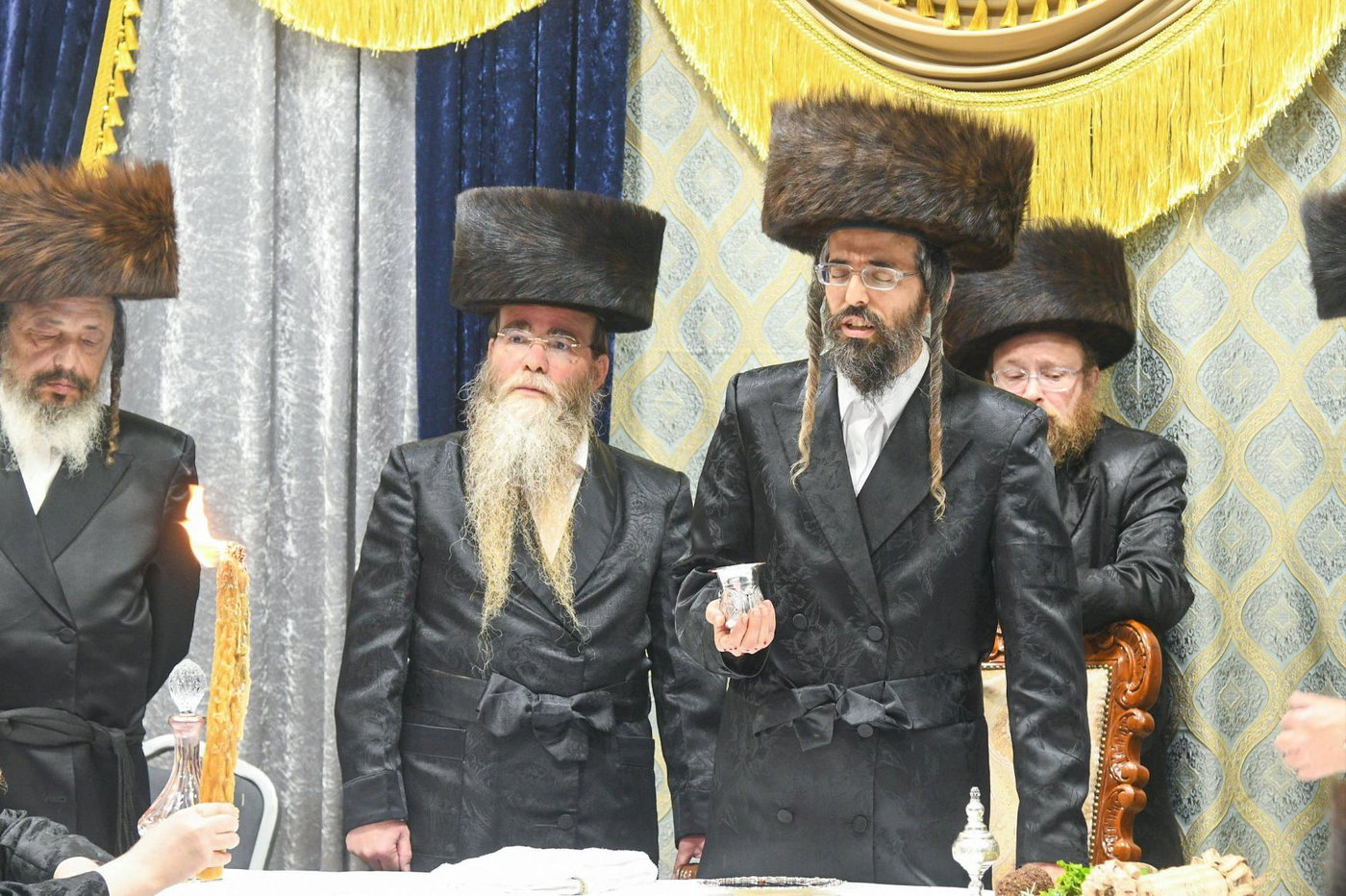 מעמד הקרישמע ליינען בזוועהיל