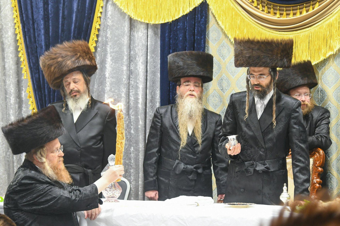 מעמד הקרישמע ליינען בזוועהיל
