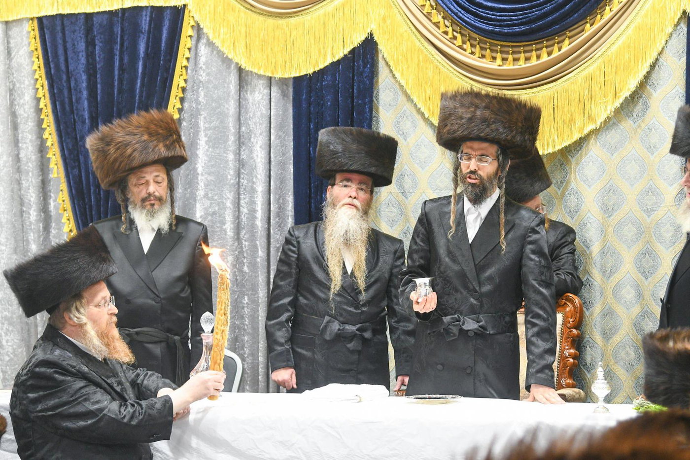 מעמד הקרישמע ליינען בזוועהיל