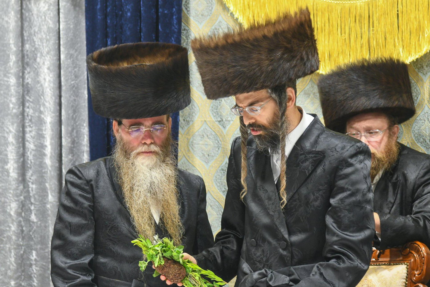 מעמד הקרישמע ליינען בזוועהיל