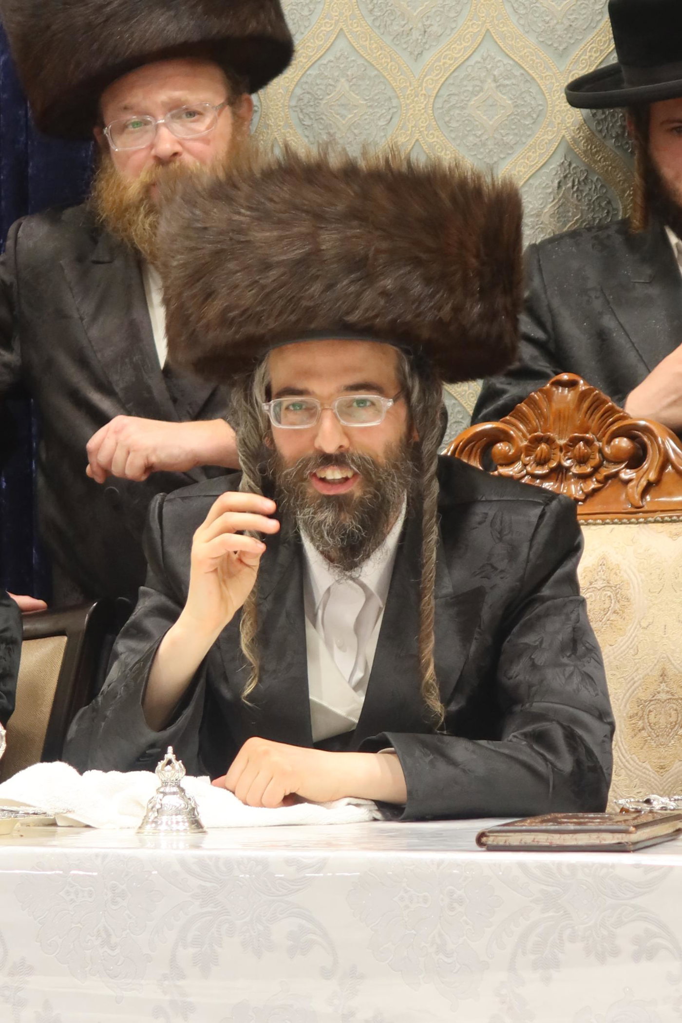 מעמד הקרישמע ליינען בזוועהיל
