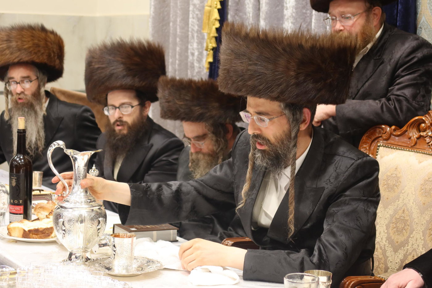 מעמד הקרישמע ליינען בזוועהיל