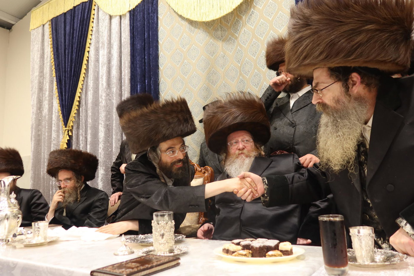 מעמד הקרישמע ליינען בזוועהיל