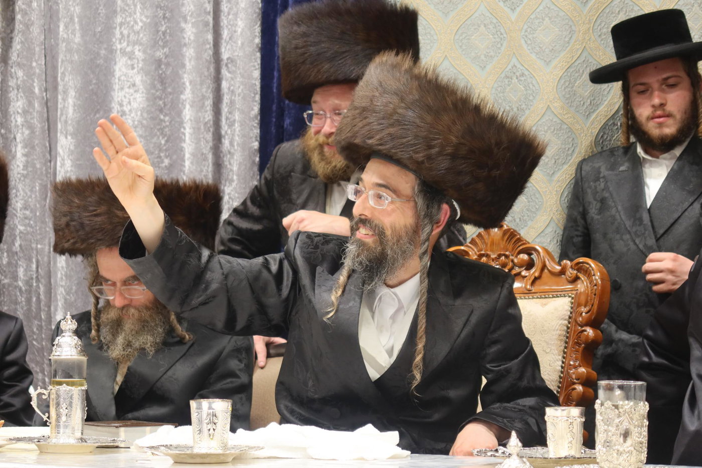 מעמד הקרישמע ליינען בזוועהיל