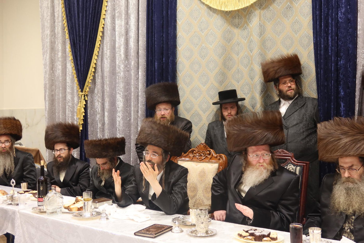 מעמד הקרישמע ליינען בזוועהיל