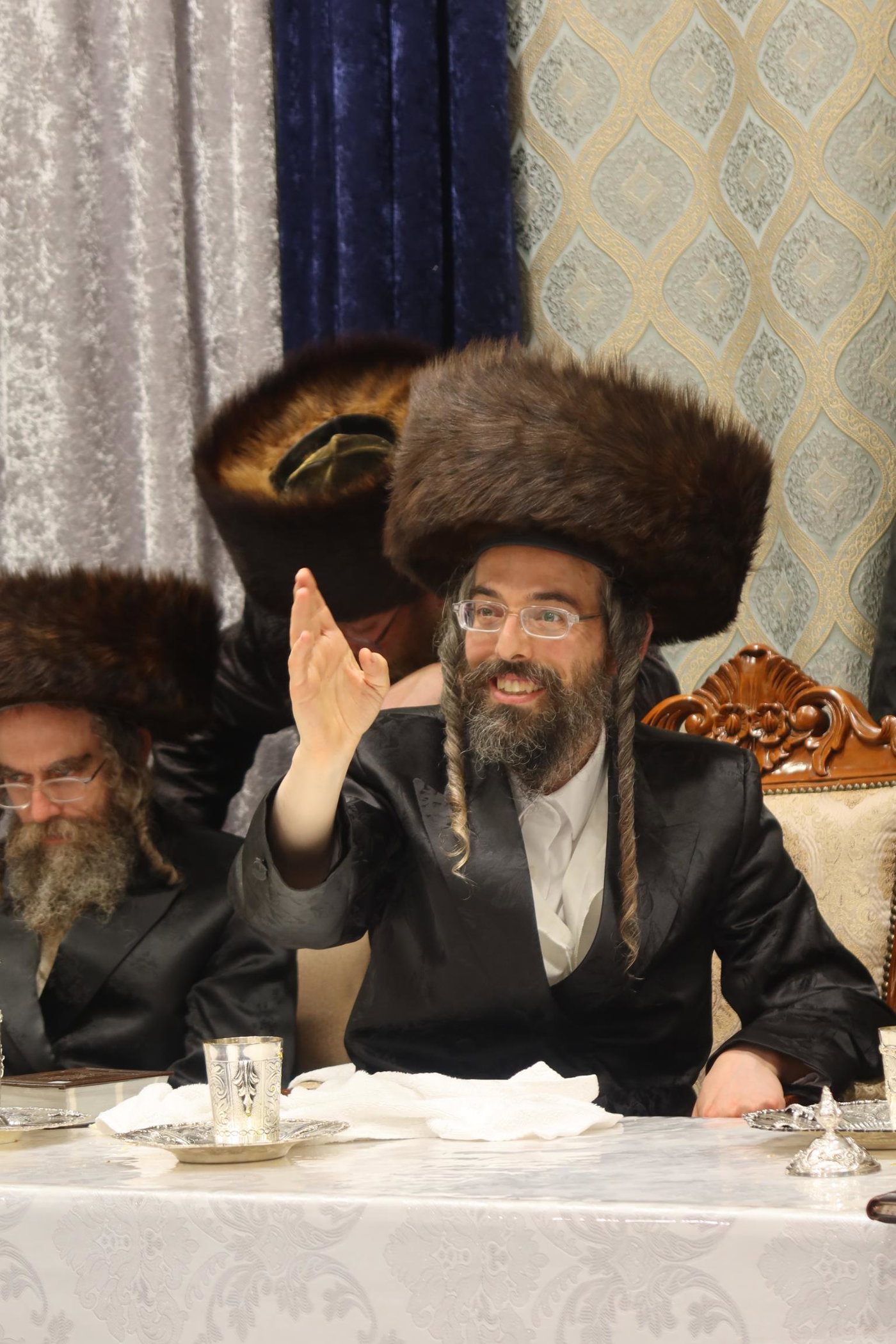 מעמד הקרישמע ליינען בזוועהיל